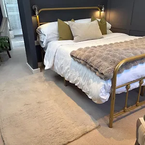 https://the-old-farmhouse-bristol.tophotelsbath.com